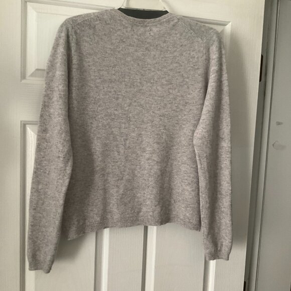 Tahari Sweaters - 100% grey cashmere sweater Tahari Pure Luxe